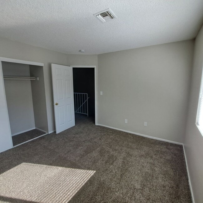 Building Photo - Two Bedroom Townhouse Available for Immediate Move-In