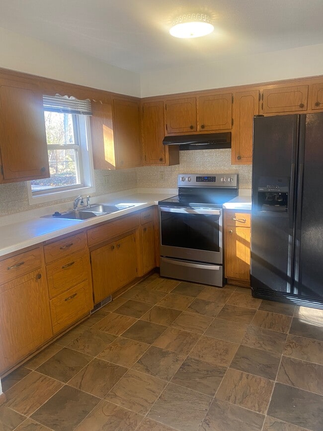 Kitchen - 1912 Valleyhigh Dr NW