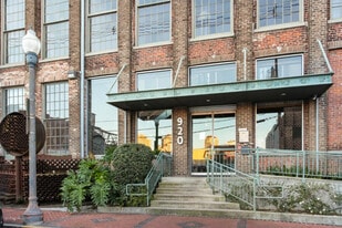 Building Photo - 920 Poeyfarre St