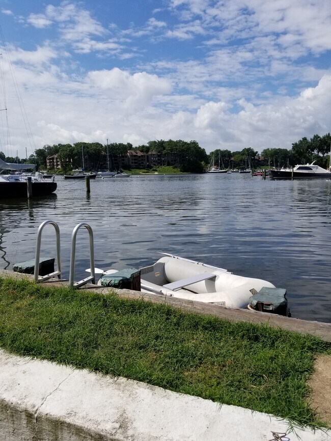 Building Photo - 81 Conduit St