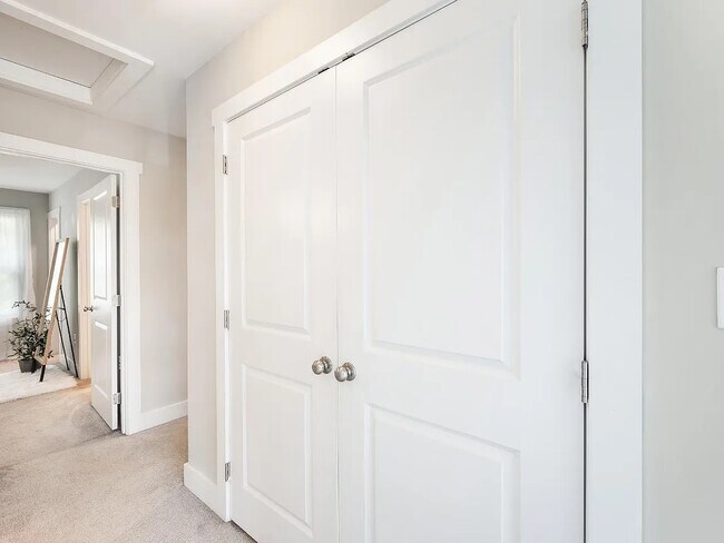 Building Photo - 186 Sunburst Villa Dr