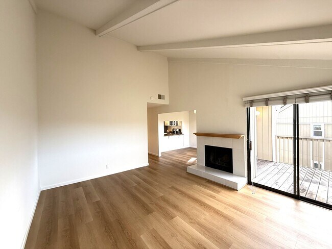 Building Photo - PENDING WITH ACCEPTED APPLICATION - LARGE ...