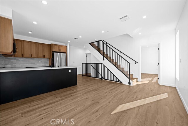 Building Photo - 1340 N Kingsley Dr