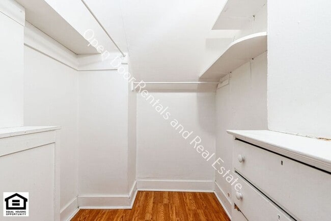 Building Photo - 1104 S Jackson St