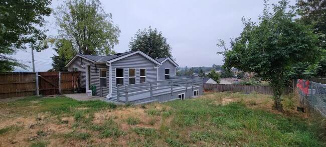 Building Photo - Cozy South Beacon Hill Cottage with 2 bedrooms, bonus room, and large yard with territorial views