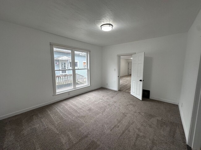 Building Photo - 1016 4th Ave