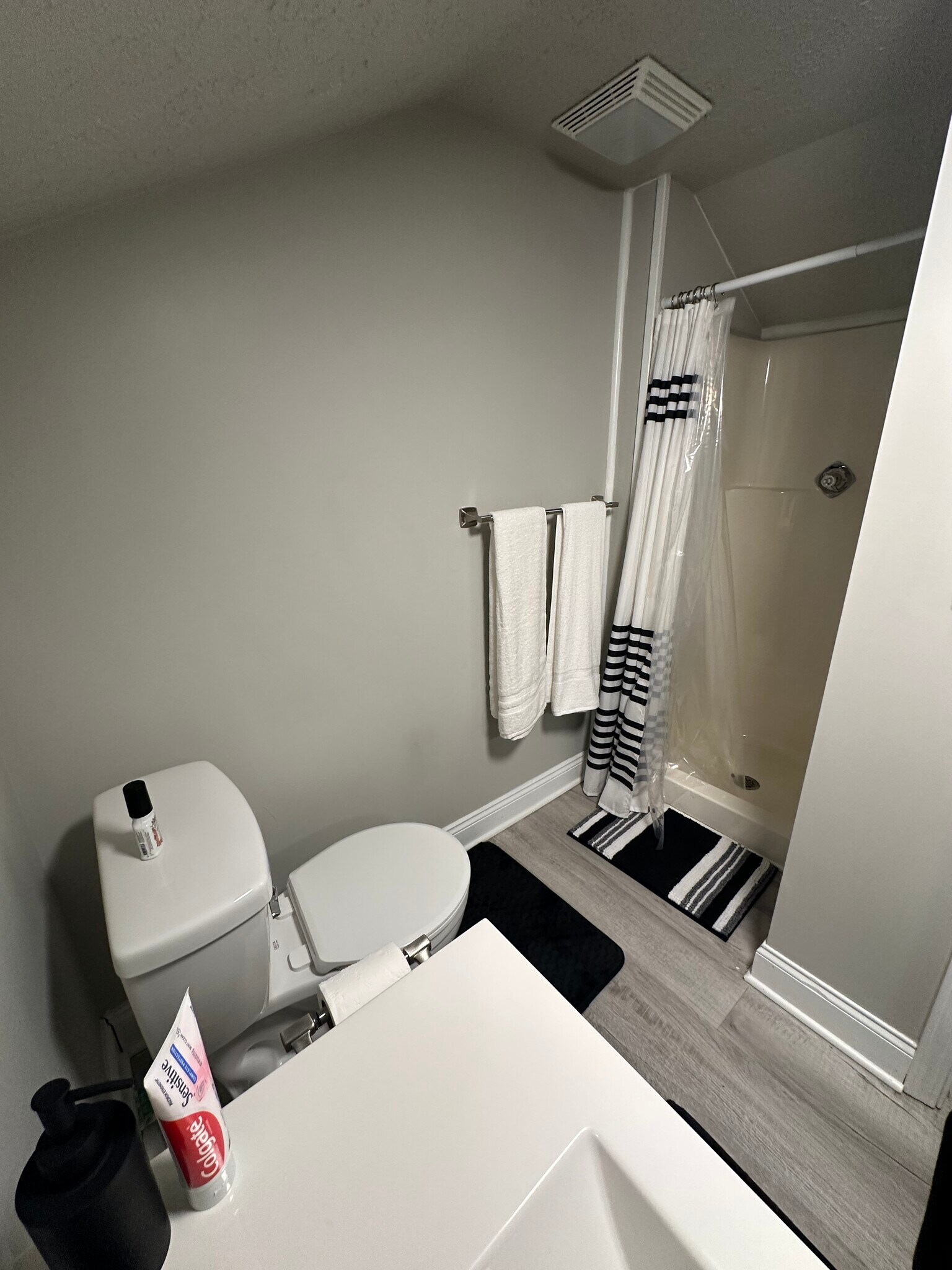 Bathroom in loft - 1734 E Carson St