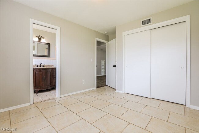 Building Photo - 731 Cypress Ave