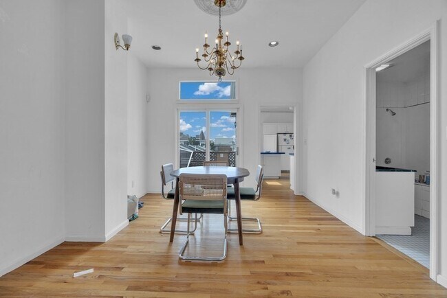 Building Photo - 12 Gates St