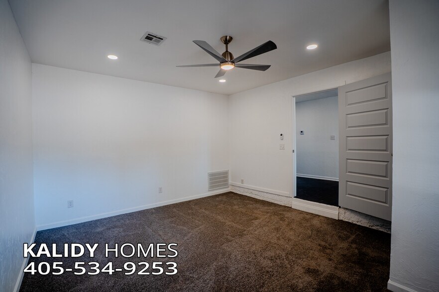 Building Photo - 413 Winding Ln