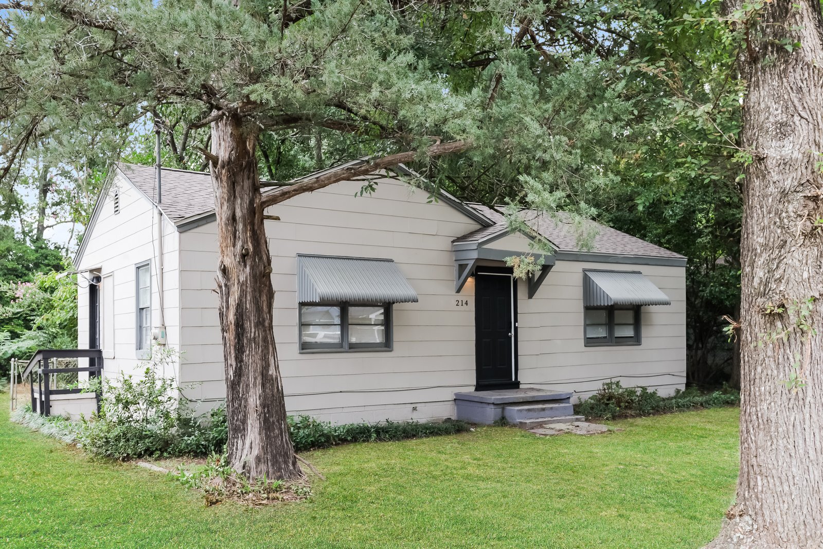 Building Photo - 214 Evergreen St