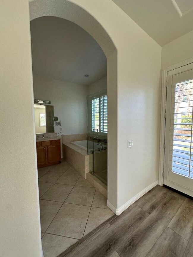 Building Photo - 110 Francesca Ct