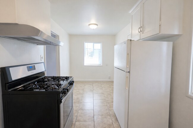 Building Photo - 1916 E Hunter Ave