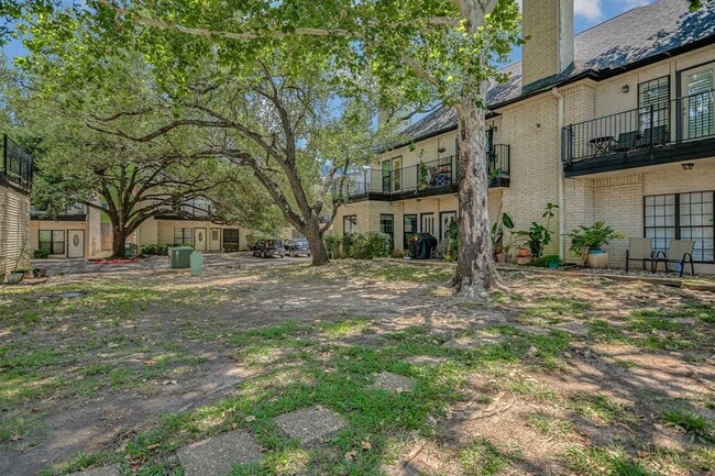 Building Photo - 1307 Kinney Ave