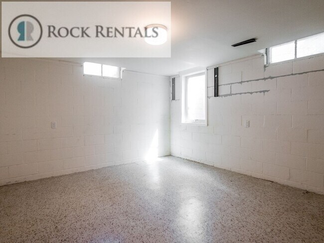 Building Photo - 4 Bed 2 Bath in Arlington