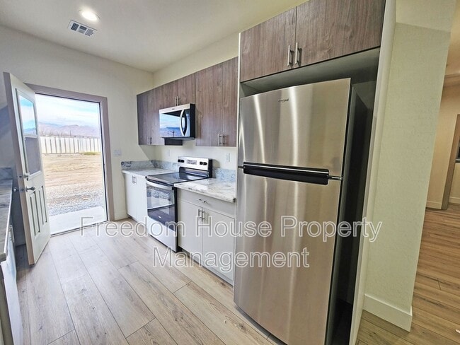 Building Photo - 1340 Arrowhead St