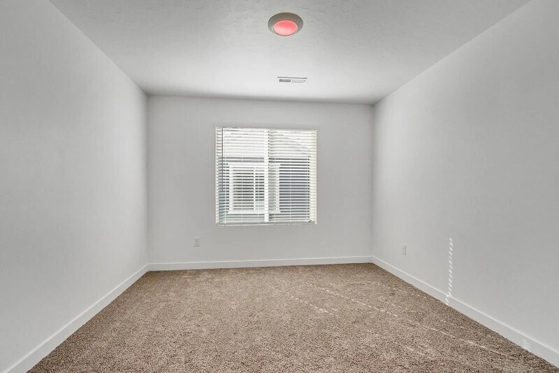 Building Photo - 597 N Scuttlebutt Ln