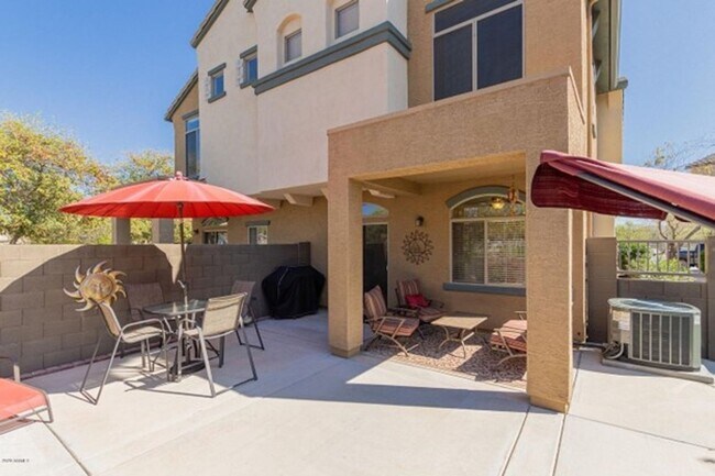 Building Photo - 2 Bedroom, 2.5 Bath Townhome Available NOW!