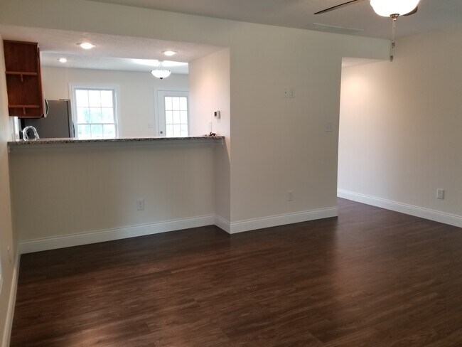 Building Photo - GREAT 3 BED 2 BATH CONDO!!!