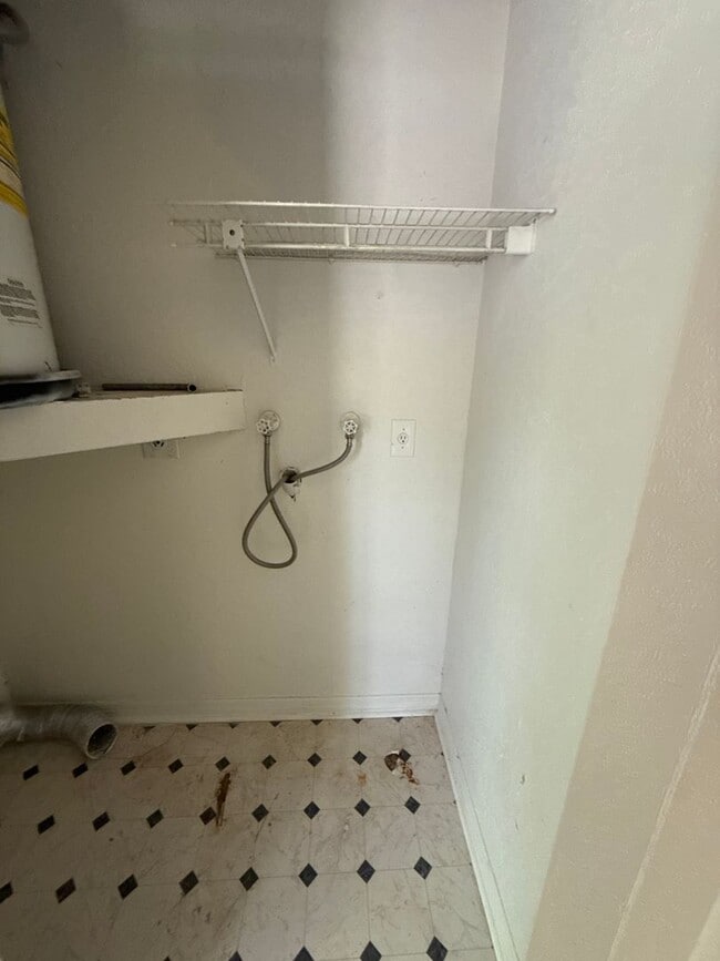 Building Photo - Section 8 Accepted on This home! TEMPROARY...