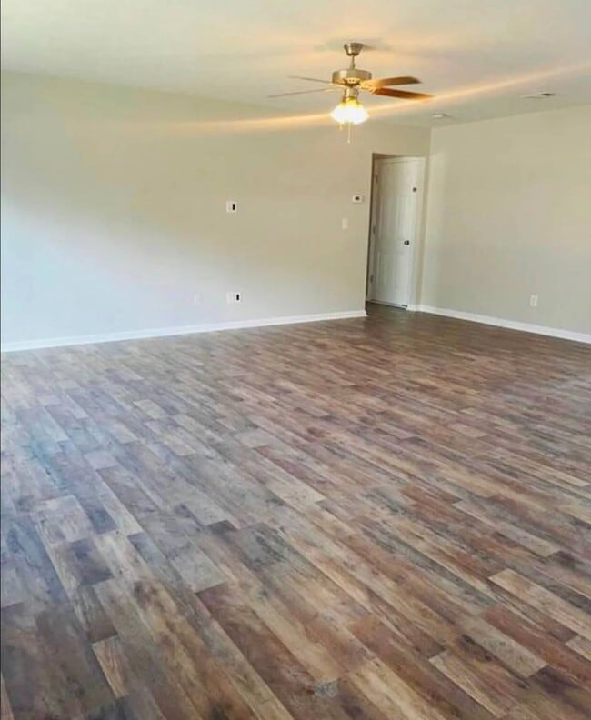 Building Photo - 1424 Oxpens Rd