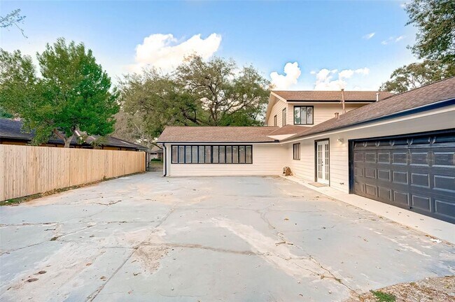 Building Photo - 2509 Maroneal St