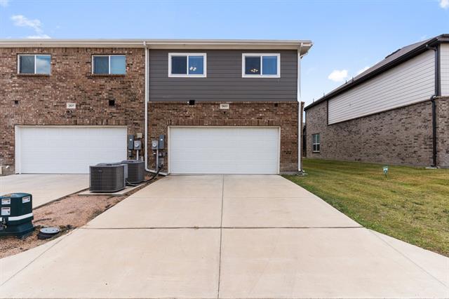 Building Photo - 2833 Bellflower Dr