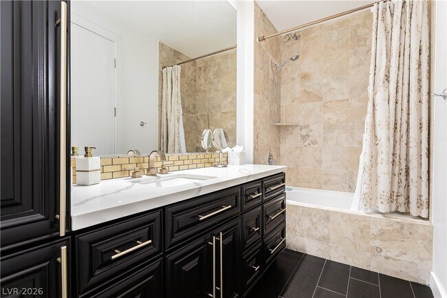 Building Photo - 360 E Desert Inn Rd