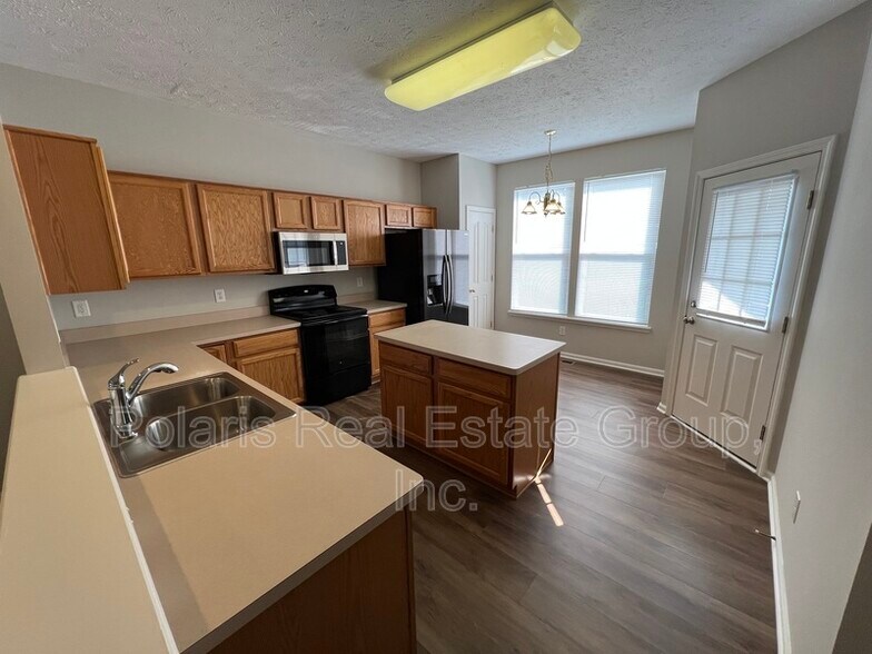 Building Photo - 8428 Clayhurst Dr