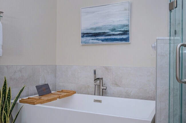 Building Photo - 3404 American Dr