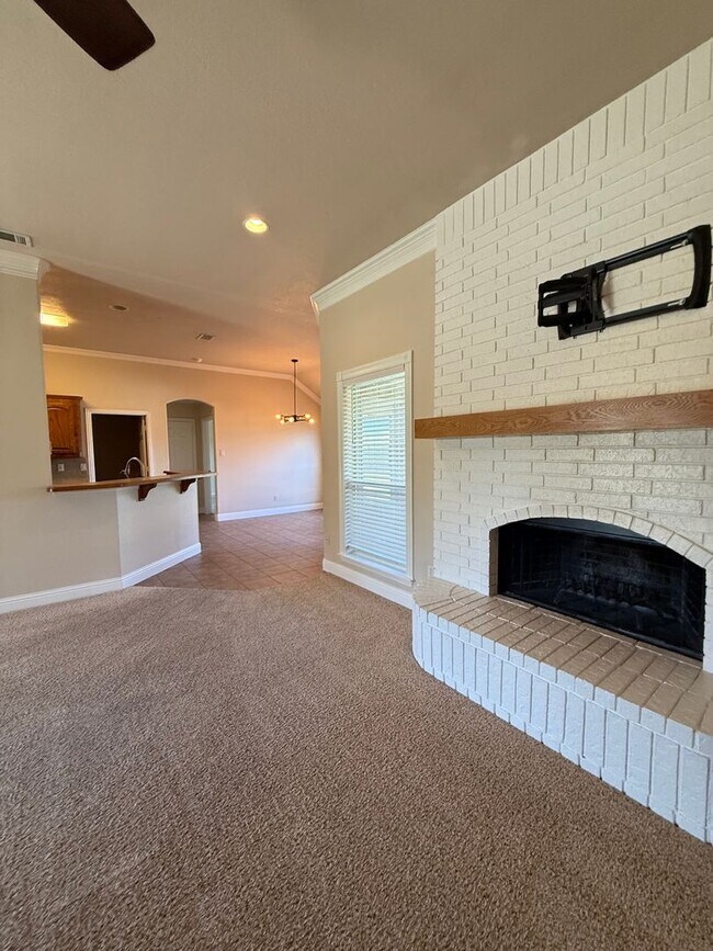 Building Photo - 5 bedroom - Great OUTDOOR LIVING - ALEDO ISD