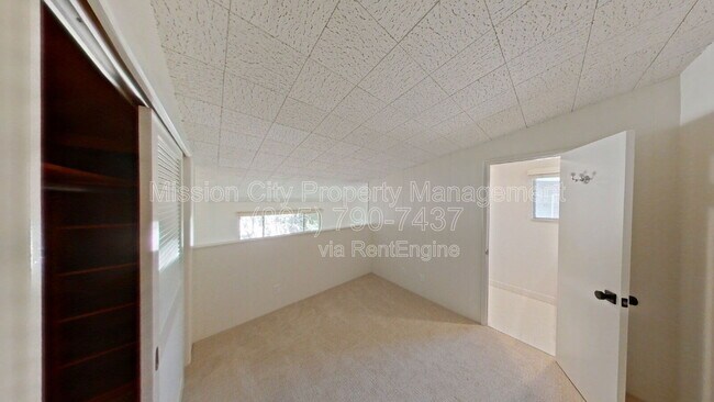 Building Photo - 1016 E Canon Perdido St