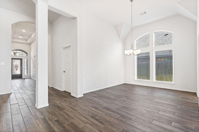 Building Photo - 4 Bedroom/3 Bath Kallinson Ranch Subdivision