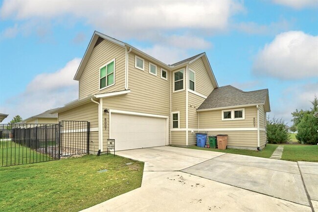 Building Photo - 8007 Orizzonte St