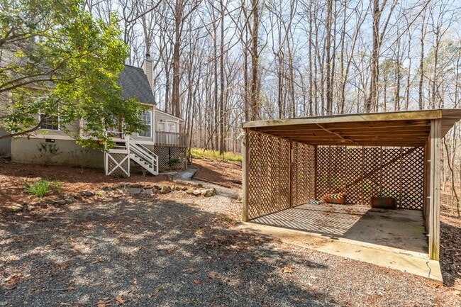 Building Photo - Peaceful on Poplar