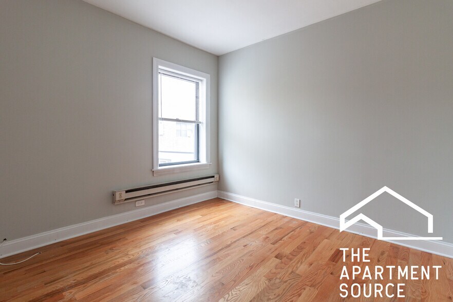 Building Photo - 3755 N Pine Grove Ave