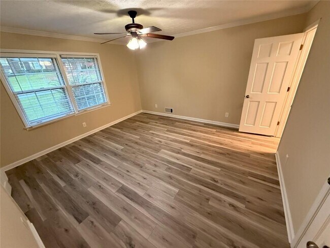 Building Photo - 1106 Lincoln Dr
