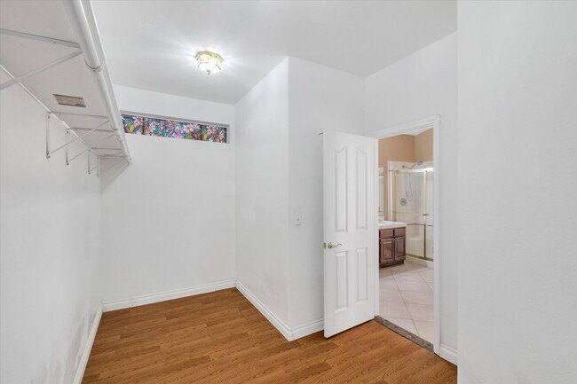 Building Photo - Great Single Story Summerlin Area Pool Home