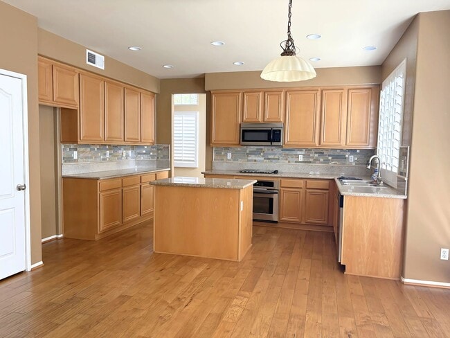 Building Photo - Beautiful Moreno Valley Home
