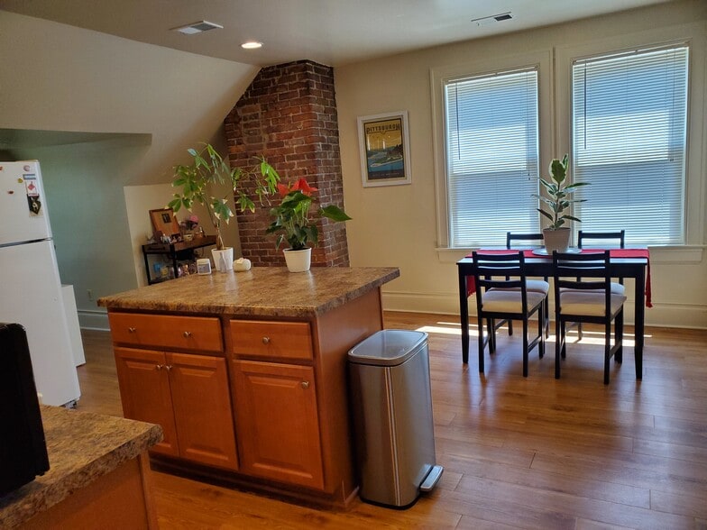 Kitchen - 920 Maryland Ave