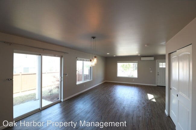 Building Photo - 3 br, 2 bath House - 1583 Nw 6th Ave