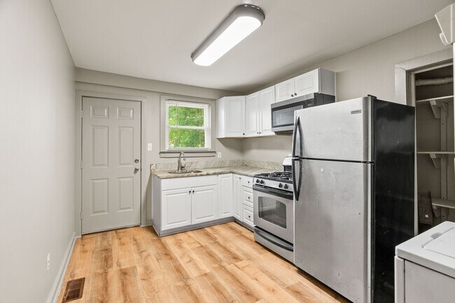 Building Photo - 1724 W 19th St