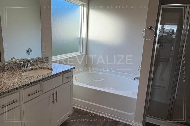 Building Photo - 14901 Dayton Cir