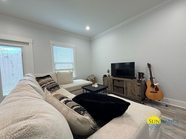 Building Photo - Gorgeous 2 Story 4 Bedrooms Townhome in Fort Walton Beach!