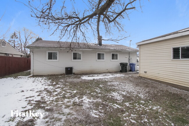 Building Photo - 21 Thrush St