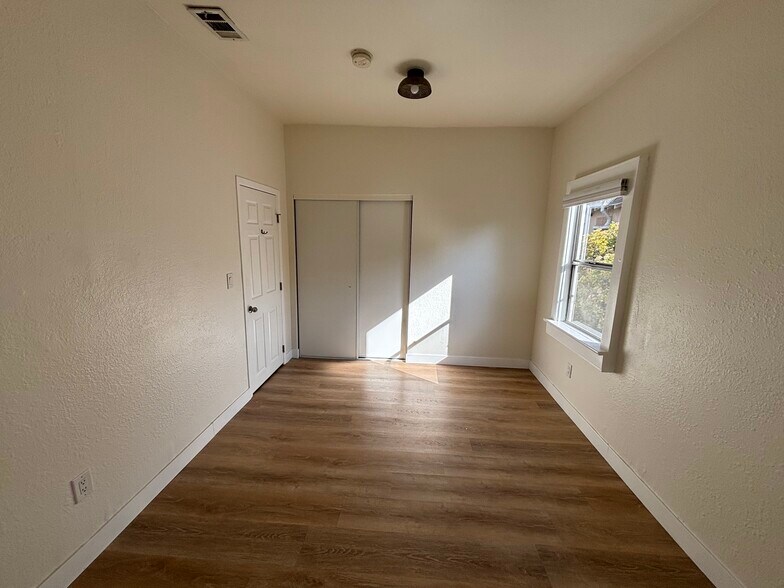 Building Photo - 215 S Avenue 58