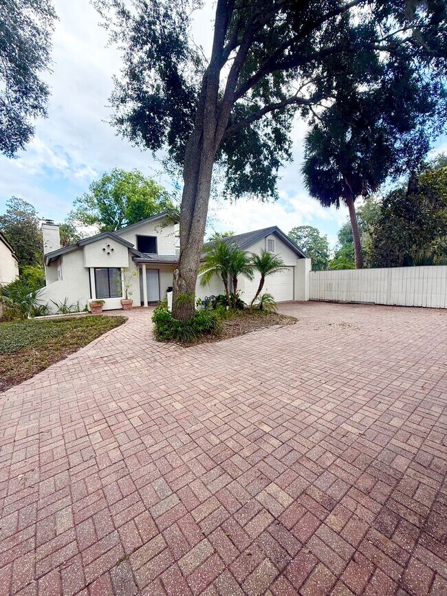 Building Photo - 621 Landings Pl