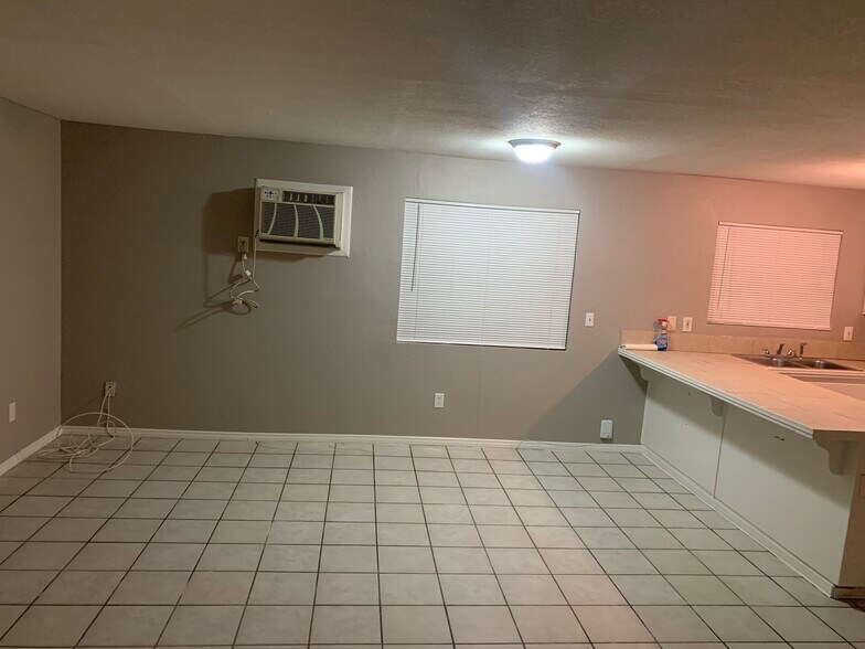 Building Photo - 220 N Hargrave St