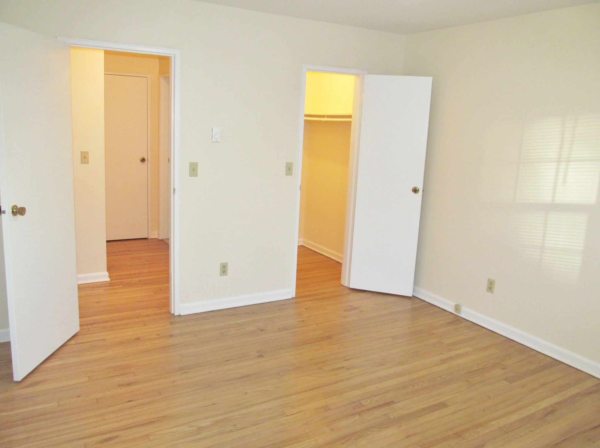 Building Photo - 60 E Cliff St