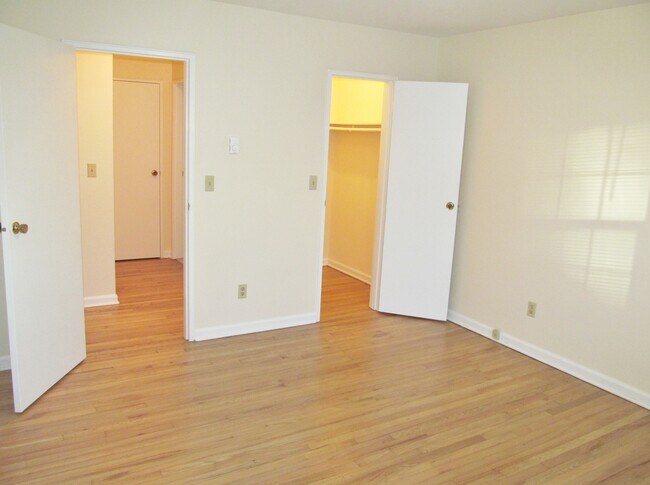 Building Photo - 60 E Cliff St